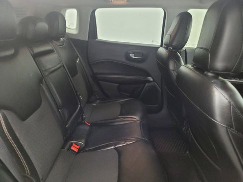Used 2018 Jeep Compass Latitude w/ Cold Weather Group AWD/4WD image 19