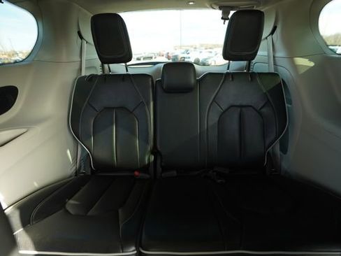 Used 2023 Chrysler Pacifica Limited image 26