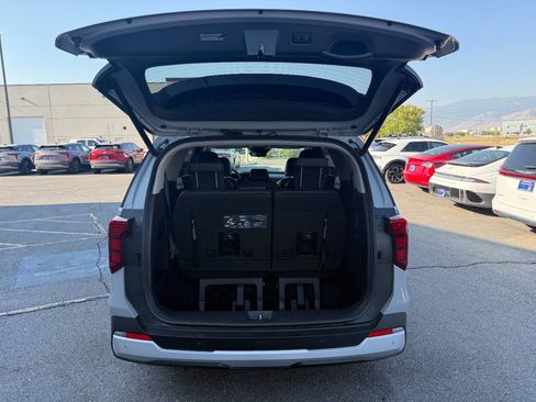 Used 2025 Kia Carnival EX FWD image 20
