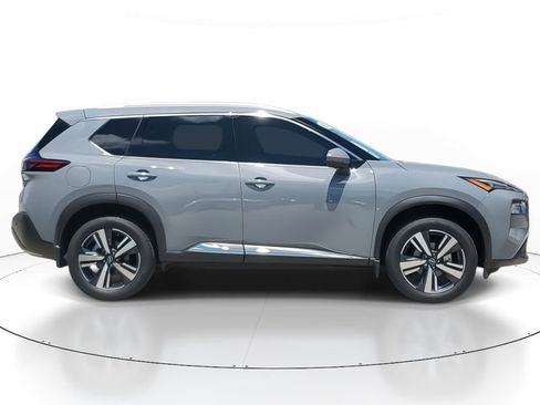 Used 2022 Nissan Rogue SL image 3