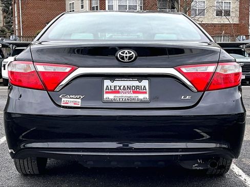 Used 2015 Toyota Camry LE image 4