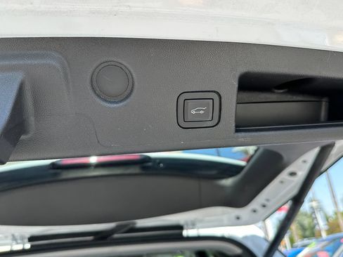 Used 2024 Chevrolet Equinox LT FWD image 20