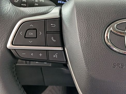Used 2025 Toyota Sienna XLE FWD image 14