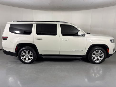 Used 2022 Jeep Wagoneer Series II RWD image 9