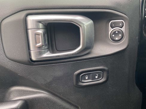 Used 2021 Jeep Wrangler Unlimited Rubicon image 16