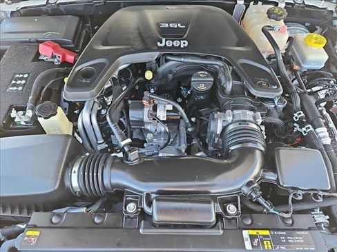 Used 2020 Jeep Wrangler Unlimited Sahara AWD/4WD image 23