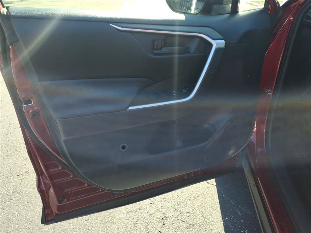 Used 2021 Toyota RAV4 LE FWD image 17