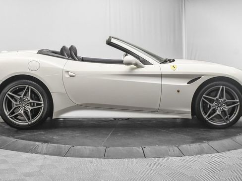 Used 2016 Ferrari California T image 10