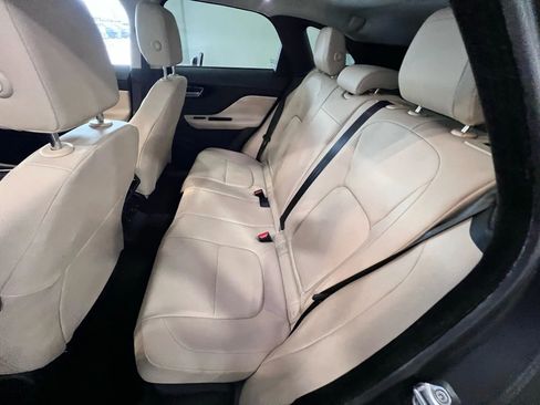 Used 2018 Jaguar F-PACE Premium image 10