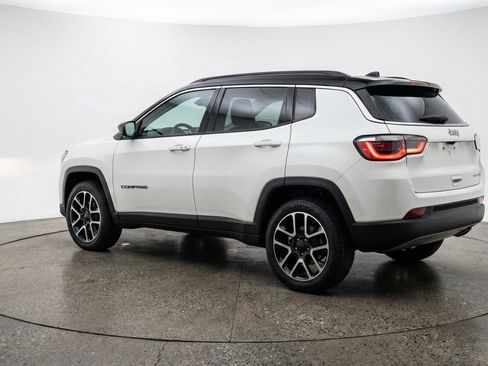 Used 2025 Jeep Compass Trailhawk AWD/4WD image 6