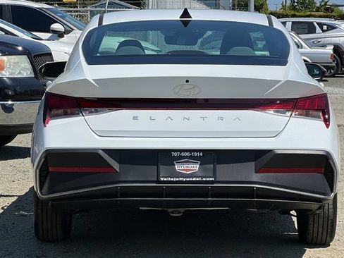 New 2026 Hyundai Elantra SE FWD image 6