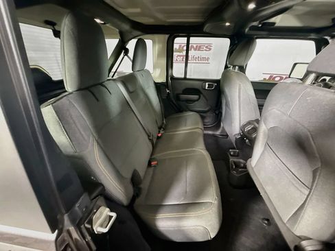 Used 2024 Jeep Wrangler Unlimited Sport AWD/4WD image 29