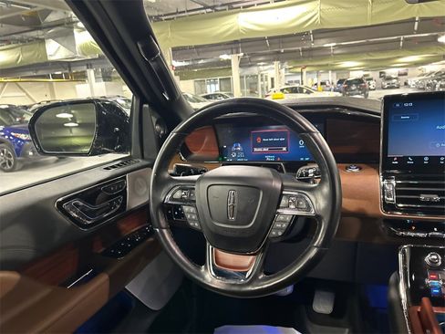 Used 2022 Lincoln Navigator Reserve image 23