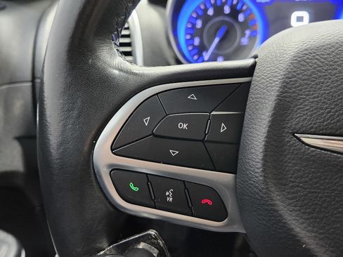 Used 2020 Chrysler 300 Touring w/ Driver Convenience Group image 33