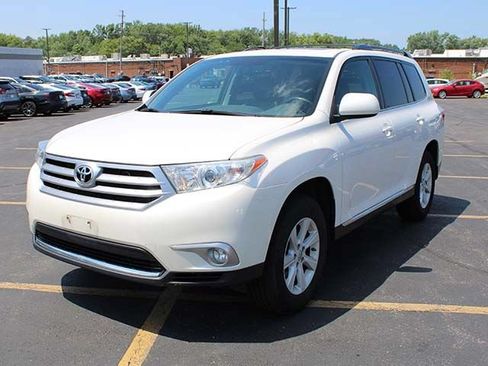 Used 2012 Toyota Highlander SE w/ Tow Pkg AWD/4WD image 2