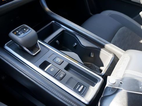 Used 2024 Nissan Pathfinder SV image 26