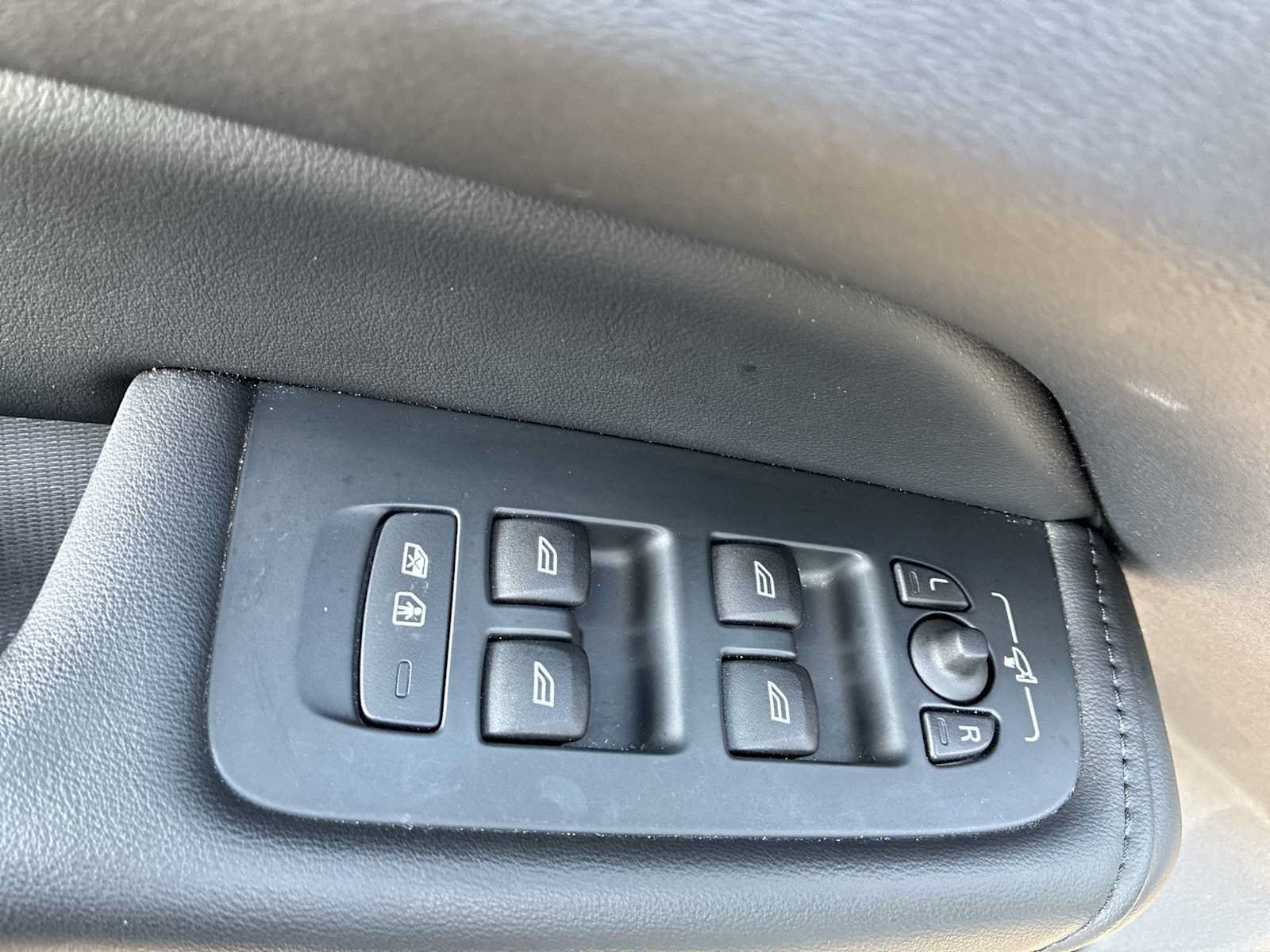 Used 2024 Volvo XC60 T8 Plus w/ Protection Package Premier AWD/4WD image 15