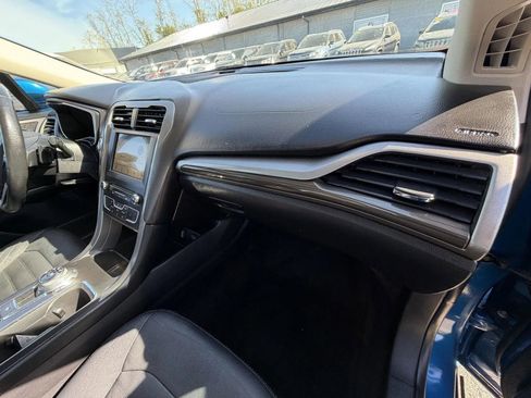 Used 2017 Ford Fusion SE w/ Fusion SE Technology Package FWD image 14