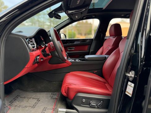 Used 2023 Bentley Bentayga image 23