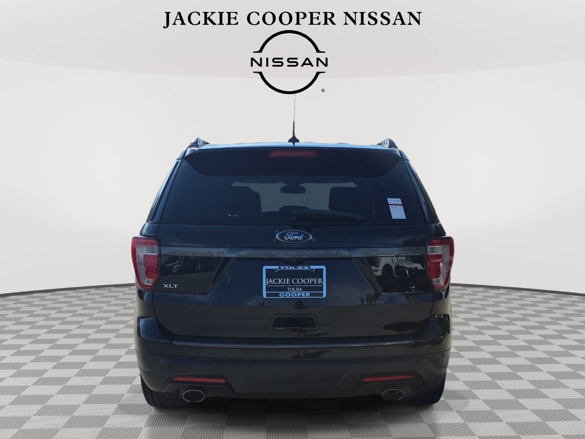 Used 2019 Ford Explorer XLT w/ Equipment Group 202A FWD image 6