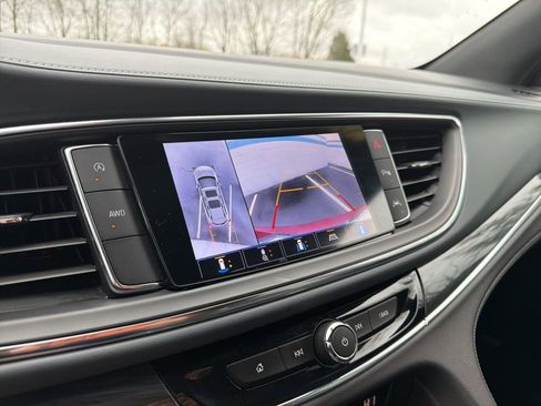 Used 2024 Buick Enclave Premium image 31