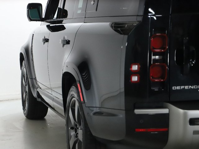 Used 2023 Land Rover Defender 130 X-Dynamic SE AWD/4WD image 6