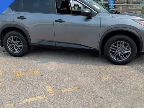 Used 2024 Nissan Rogue S AWD/4WD image 4