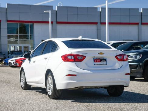 Used 2018 Chevrolet Cruze LT FWD image 9