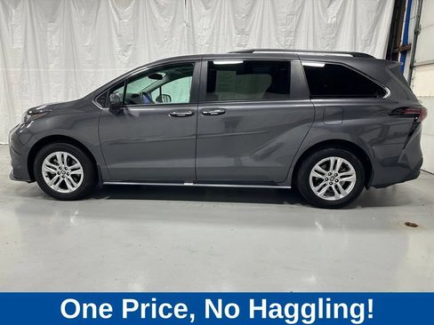Used 2025 Toyota Sienna XLE w/ XLE Plus Package AWD/4WD image 4