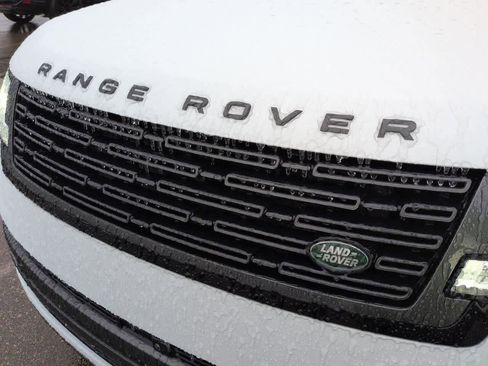New 2026 Land Rover Range Rover SE image 12