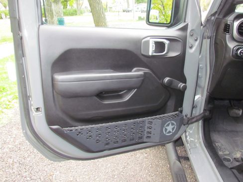 Used 2023 Jeep Gladiator Sport w/ Trailer Tow Package image 18