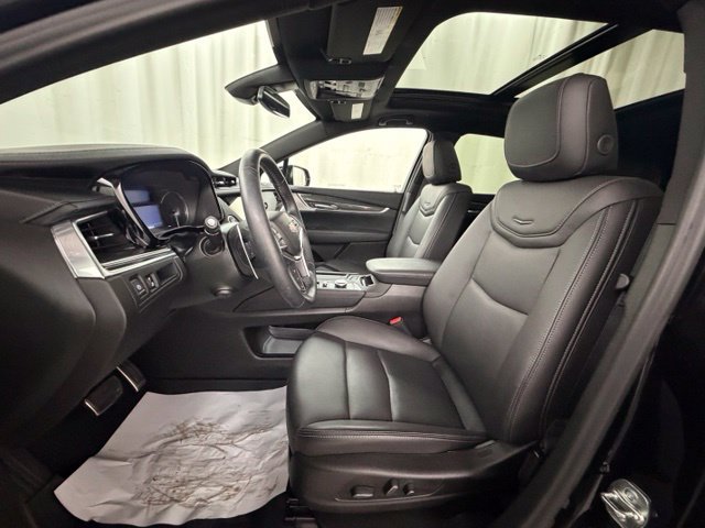 Used 2025 Cadillac XT5 Sportv w/ LPO, Floor Liner Package AWD/4WD image 9
