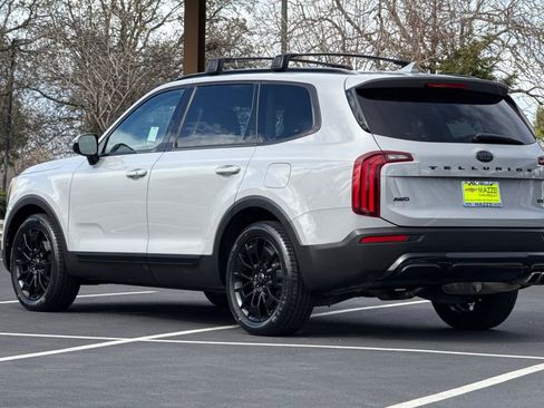 Used 2021 Kia Telluride SX w/ SX Prestige Package image 3