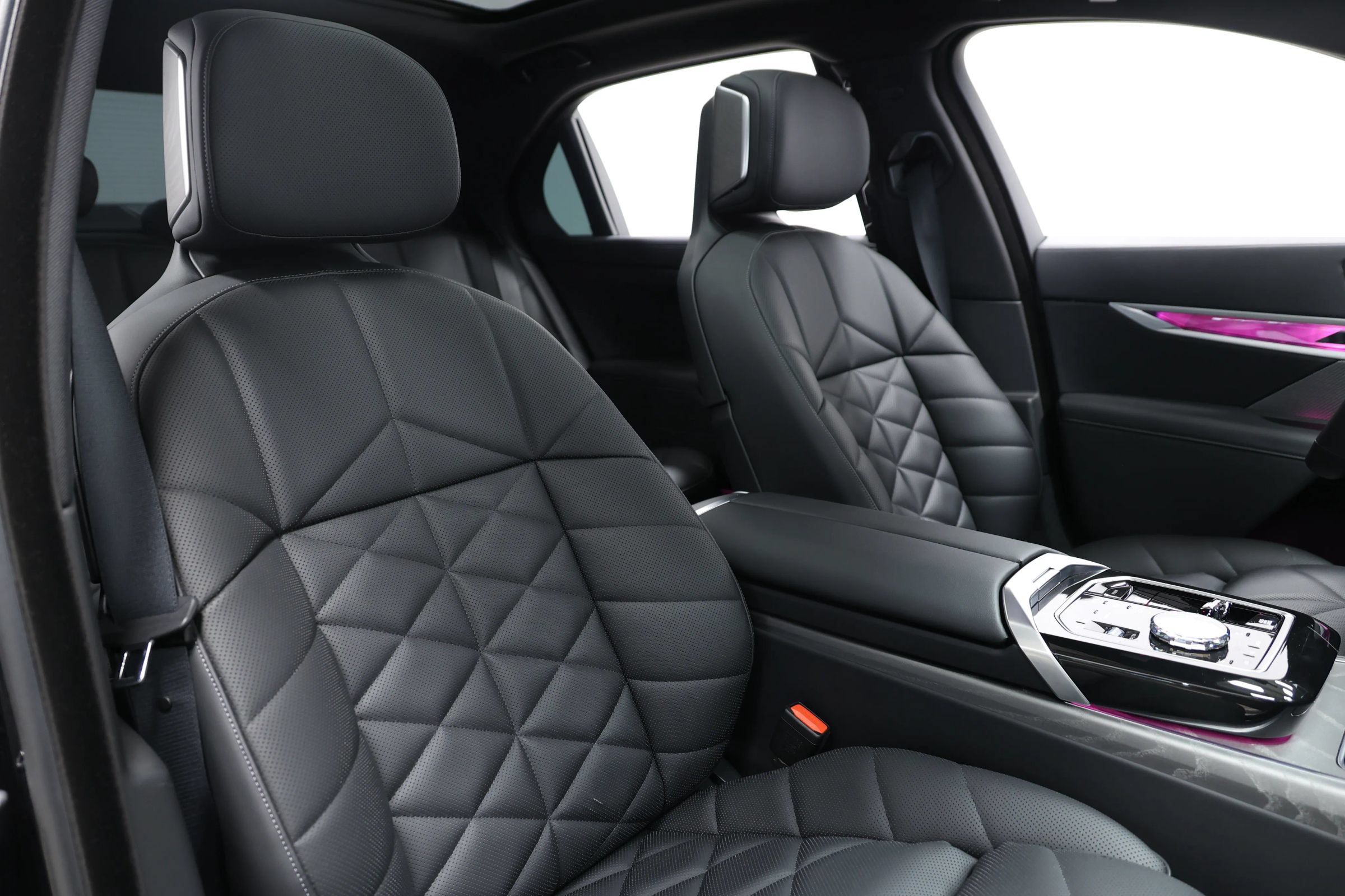 Used 2025 BMW 740i RWD image 96