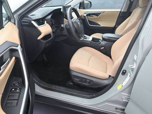 Used 2021 Toyota RAV4 XLE FWD image 17
