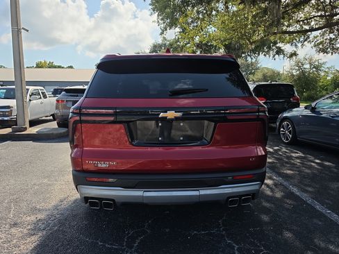 Used 2024 Chevrolet Traverse LT w/ Enhanced Driving Package FWD image 4