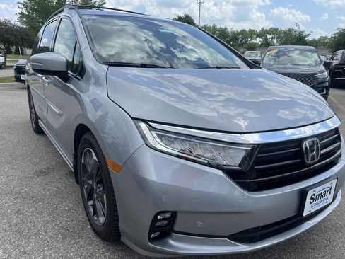 Used 2021 Honda Odyssey Elite image 3