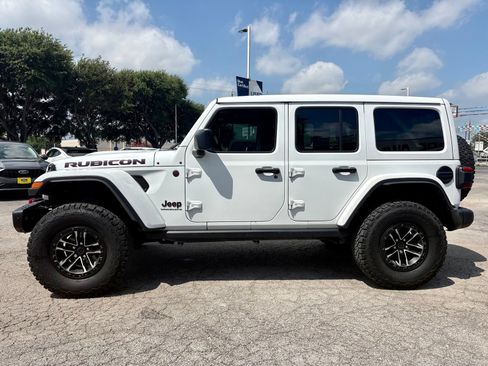 Used 2024 Jeep Wrangler Unlimited Rubicon AWD/4WD image 5