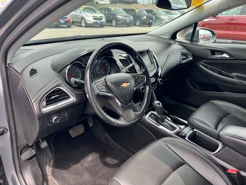 Used 2019 Chevrolet Cruze Premier FWD image 17