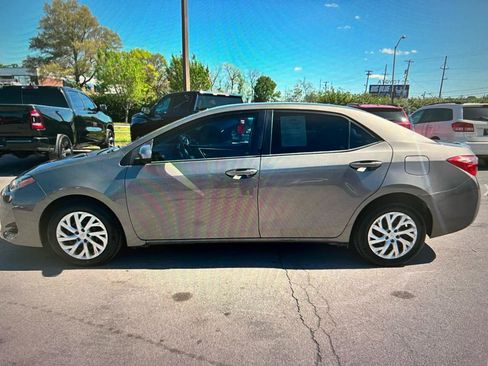 Used 2019 Toyota Corolla LE FWD image 2