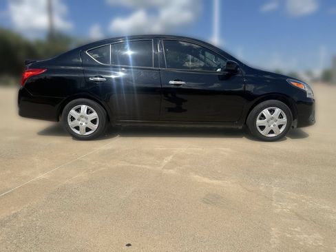 Used 2019 Nissan Versa SV FWD image 4