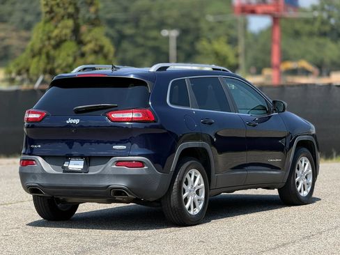Used 2016 Jeep Cherokee Latitude AWD/4WD image 9