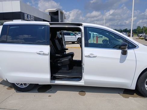 New 2027 Chrysler Pacifica LX FWD image 20