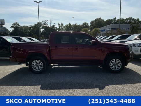 Used 2022 Nissan Frontier SV w/ Technology Package AWD/4WD image 6