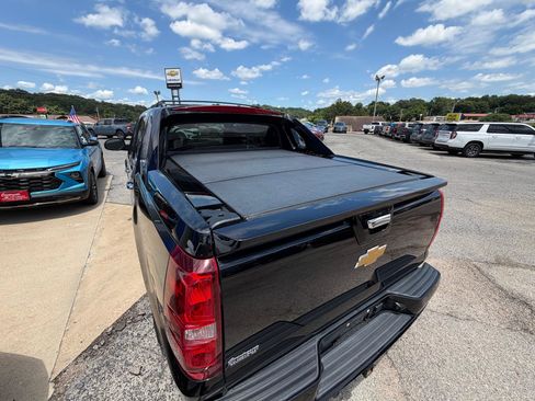 Used 2013 Chevrolet Avalanche LTZ AWD/4WD image 15