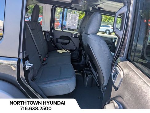 Used 2026 Jeep Wrangler Unlimited Rubicon AWD/4WD image 34