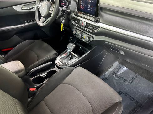 Used 2022 Kia Forte LXS FWD image 32