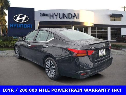 Used 2023 Nissan Altima 2.5 SV image 4