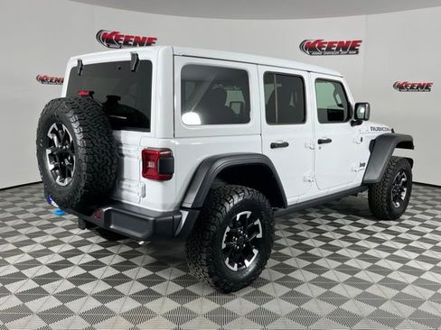 Used 2025 Jeep Wrangler Unlimited Rubicon 4xe w/ Convenience Group AWD/4WD image 3