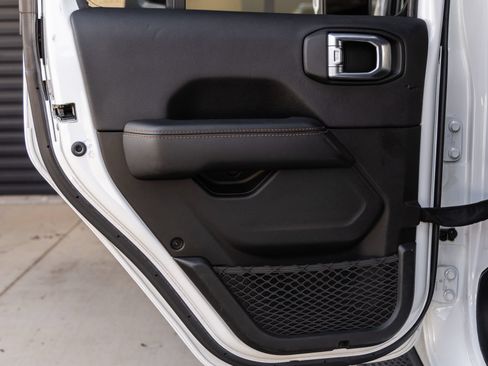 Used 2022 Jeep Wrangler Unlimited Sahara AWD/4WD image 29